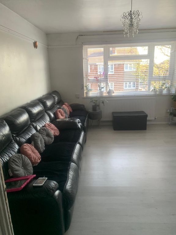 Property photo 1 of 9 1 Bed Flat To Rent Edwin Avenue, East Ham E6