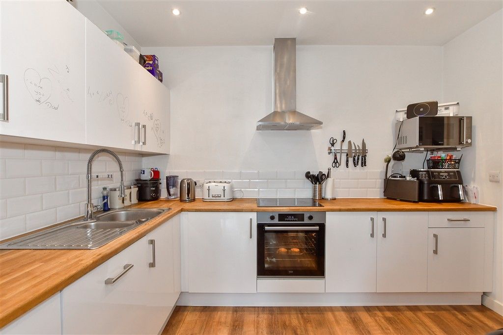 Property photo 3 of 10 Kitchen