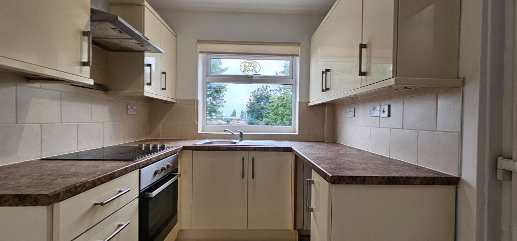 Property photo 3 of 16 Kitchen