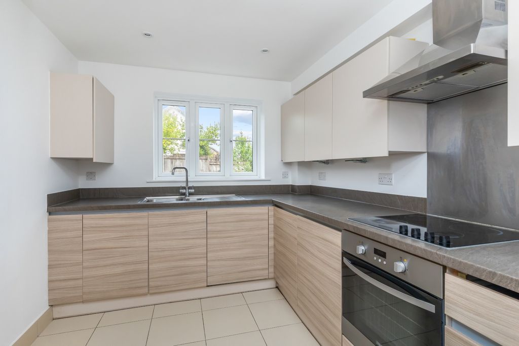 Property photo 2 of 15 4595591