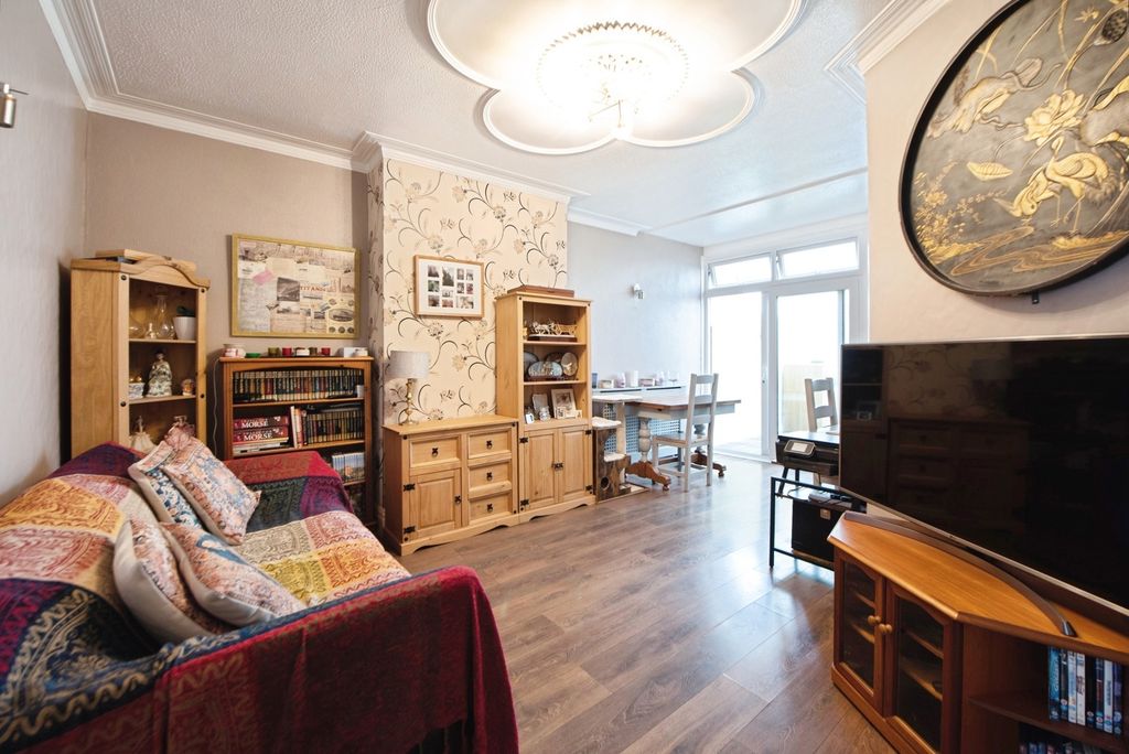 Property photo 3 of 17 Pbox-Img.Jpg