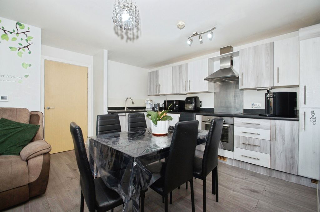 Property photo 3 of 17 Dining Area/Kitchen