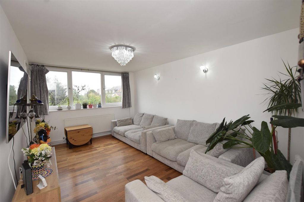 Property photo 2 of 13 Lounge Copy.Jpg
