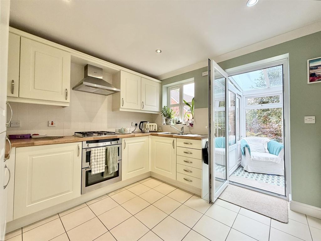 Property photo 3 of 26 Kitchen