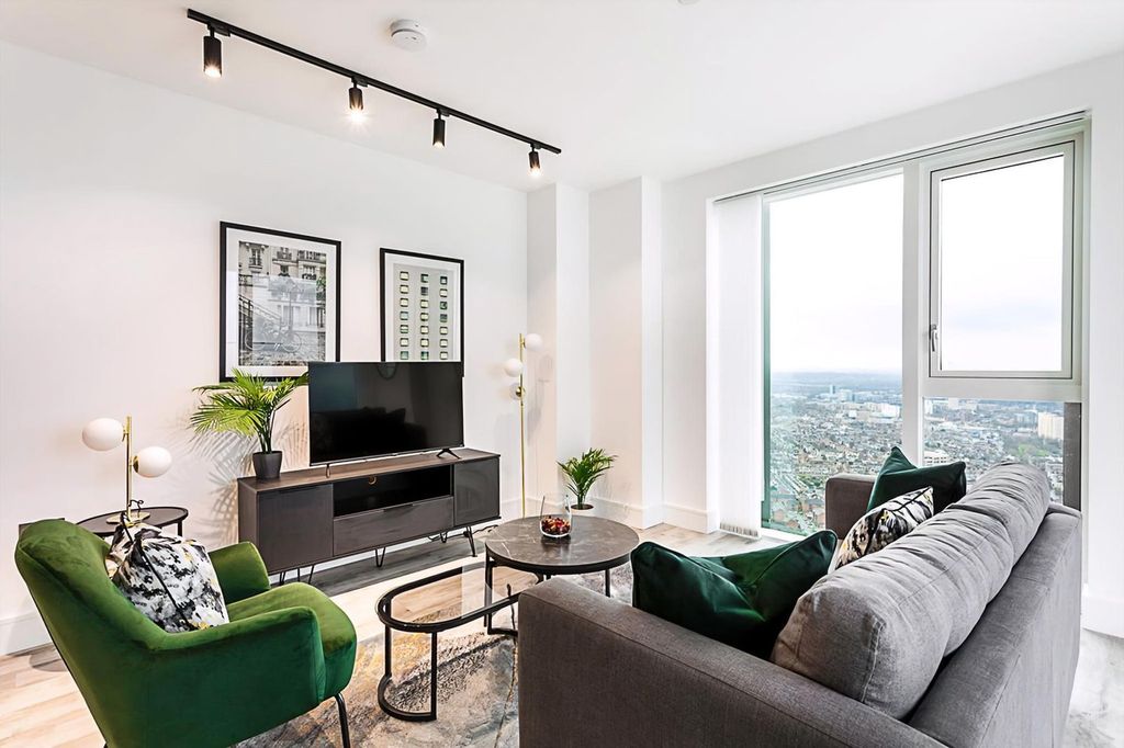 Property photo 1 of 31 Living Room