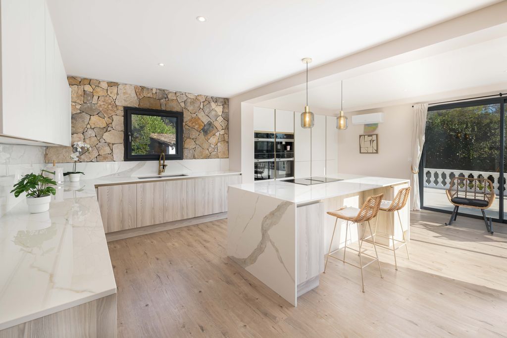 Property photo 3 of 27