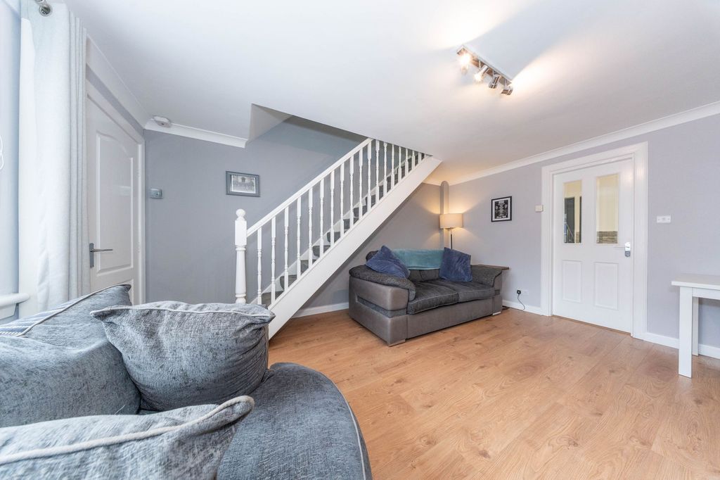 Property photo 3 of 14 Lounge