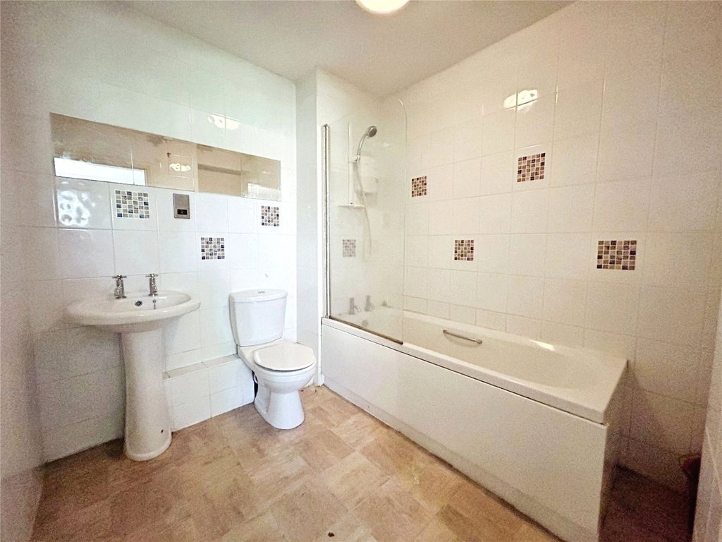 Additional image 6 of 2 bed flat for saleThe Manor House, 68 Moorside Avenue, Crosland Moor, Huddersfield HD4
