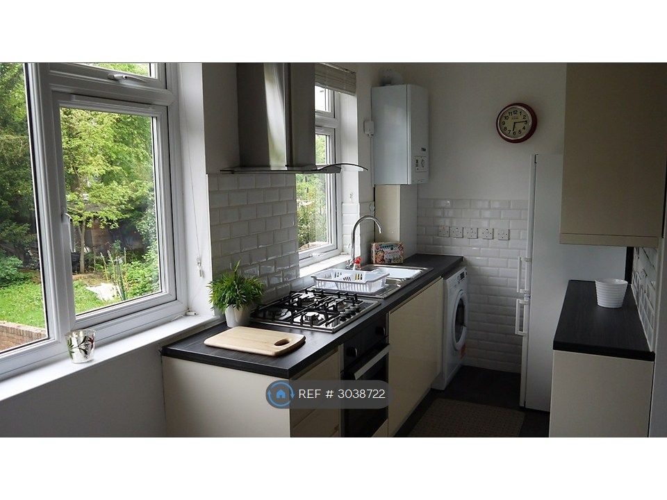 Property photo 1 of 11 Kitchen