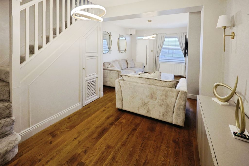 Property photo 3 of 12 Pbox-Img.Jpg