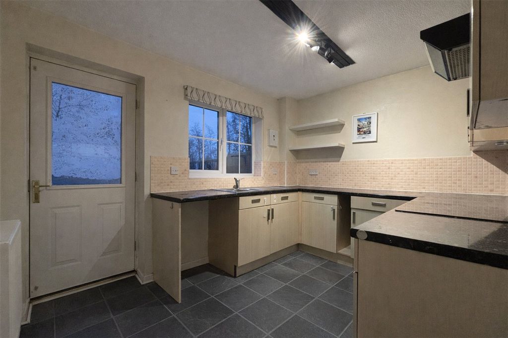 Property photo 2 of 12 Picture No. 28