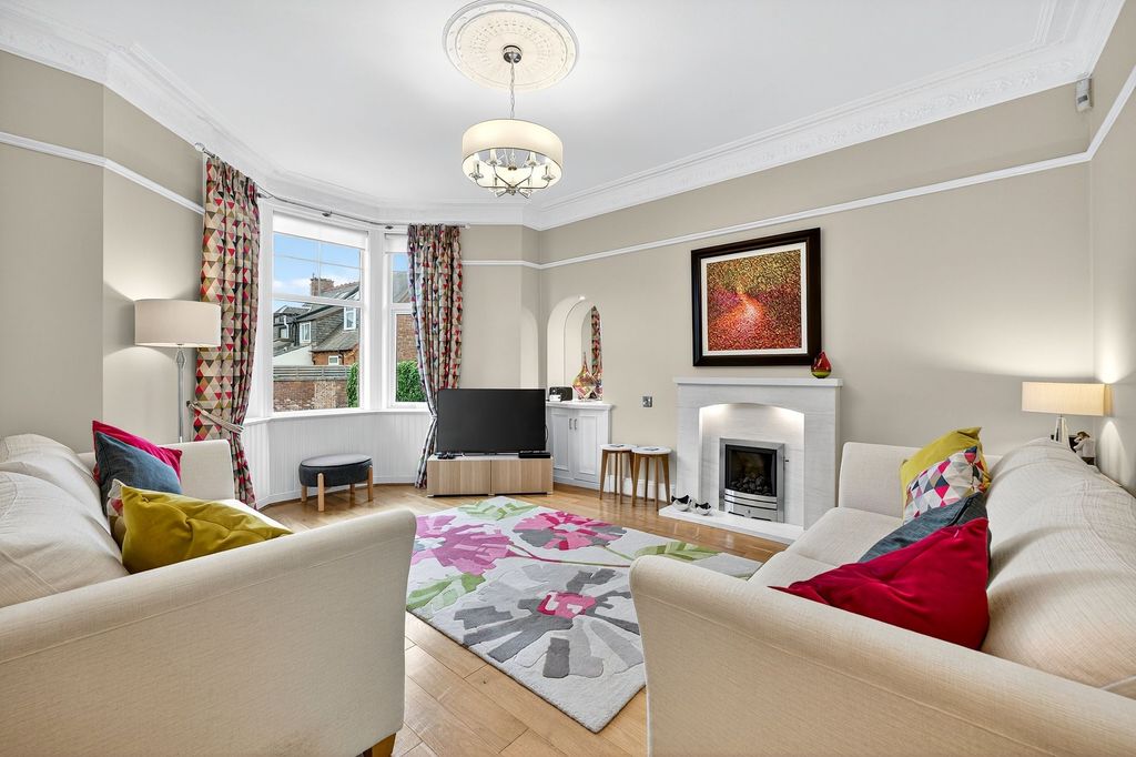Property photo 2 of 32
