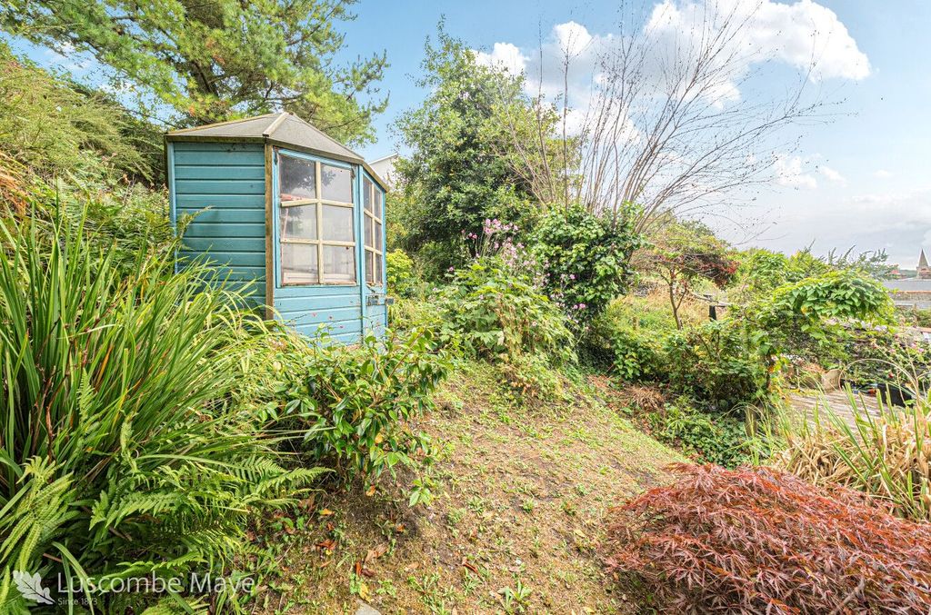 Property photo 3 of 18