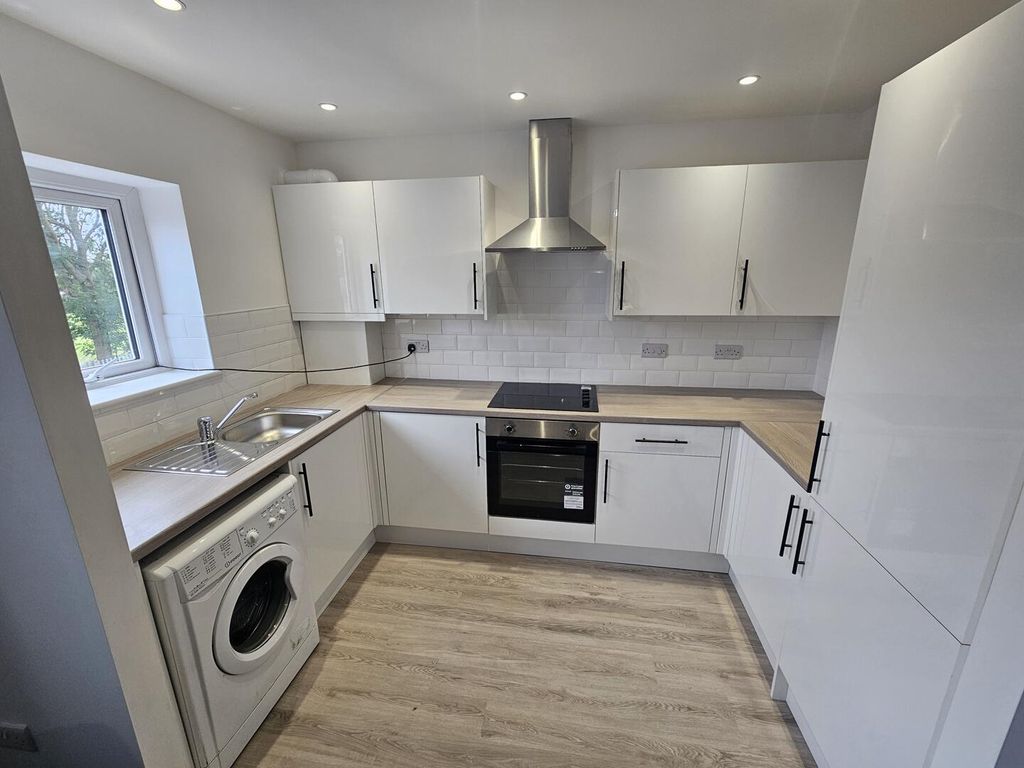 Property photo 2 of 7 Kitchen