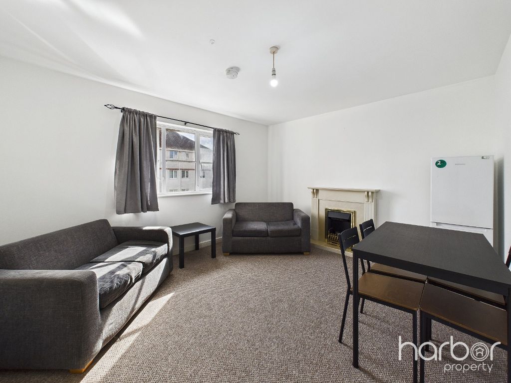 Property photo 2 of 11 4496155