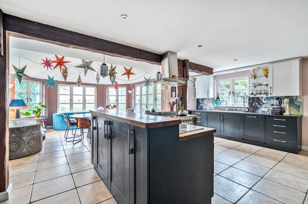 Property photo 2 of 34