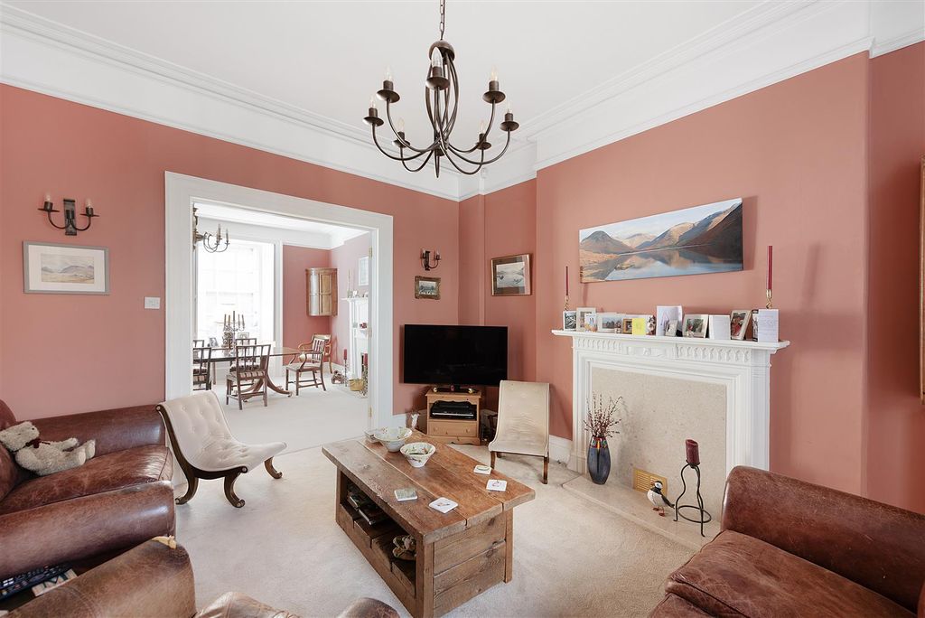 Property photo 2 of 38 15 Churchgate Street Ph16.Jpg