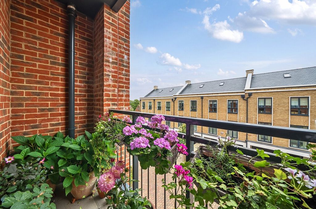 Property photo 3 of 10 1335974-6-689493d...