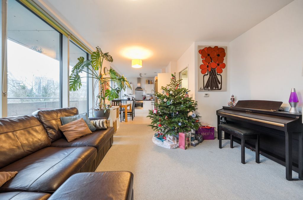 Property photo 2 of 8