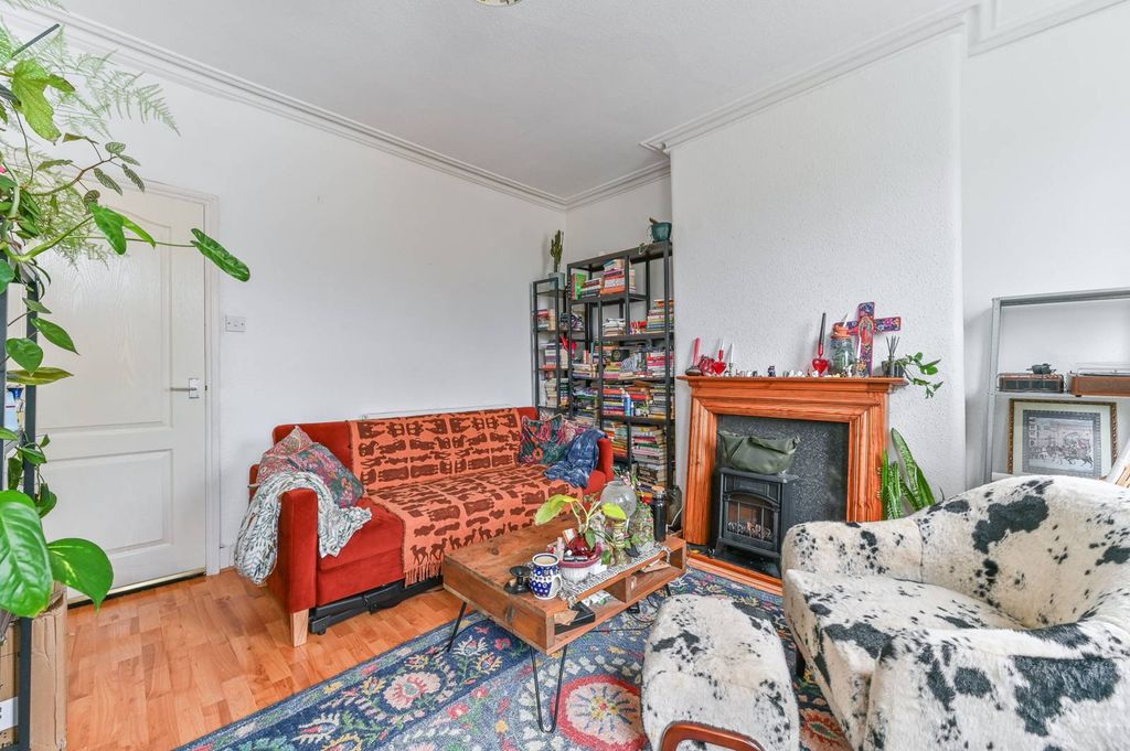 Property photo 3 of 8