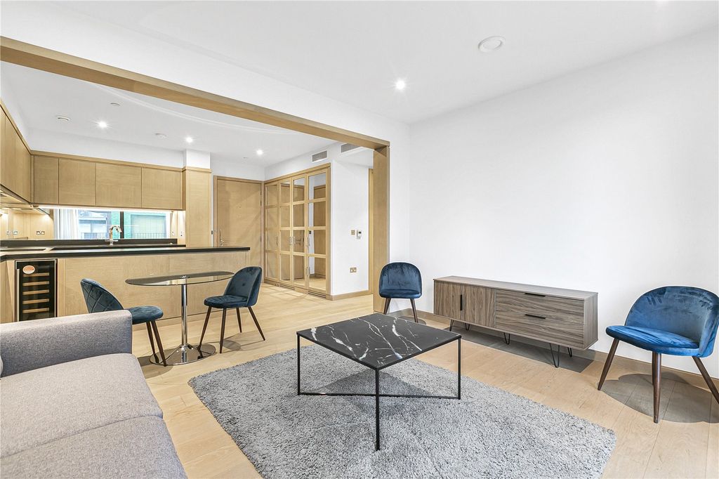 Property photo 1 of 18 Reception/Kitchen