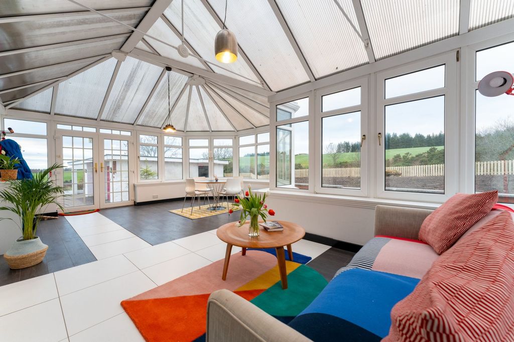 Property photo 3 of 33