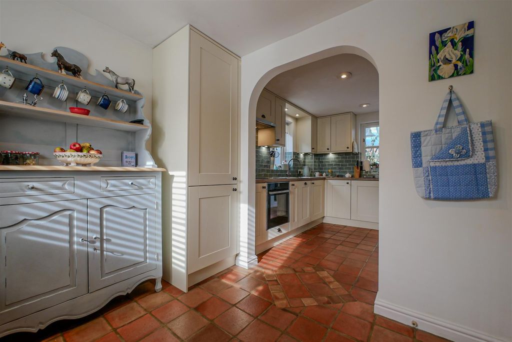 Property photo 3 of 19 Kitchen/Breakfast Room