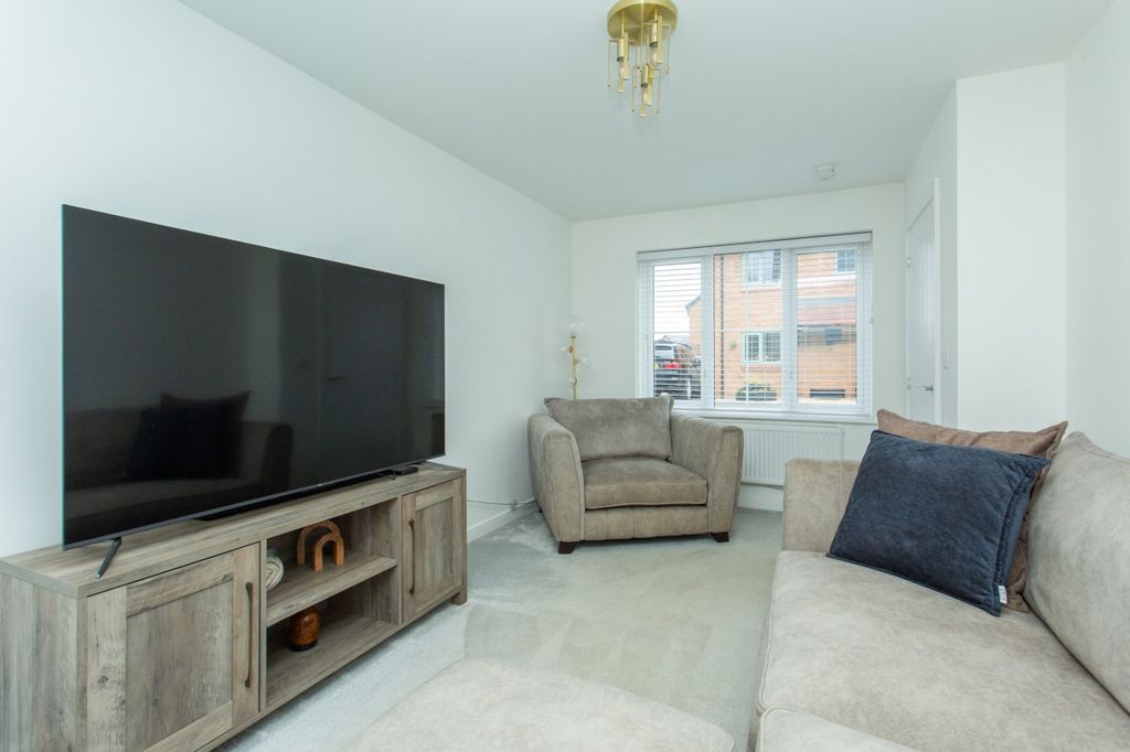 Property photo 3 of 14 Picture 3