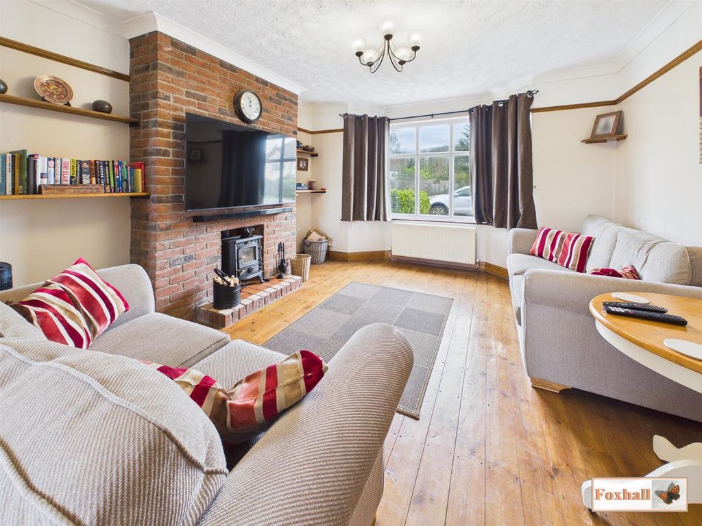 Property photo 3 of 27 Lounge