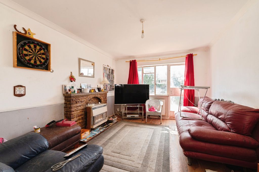 Property photo 3 of 12