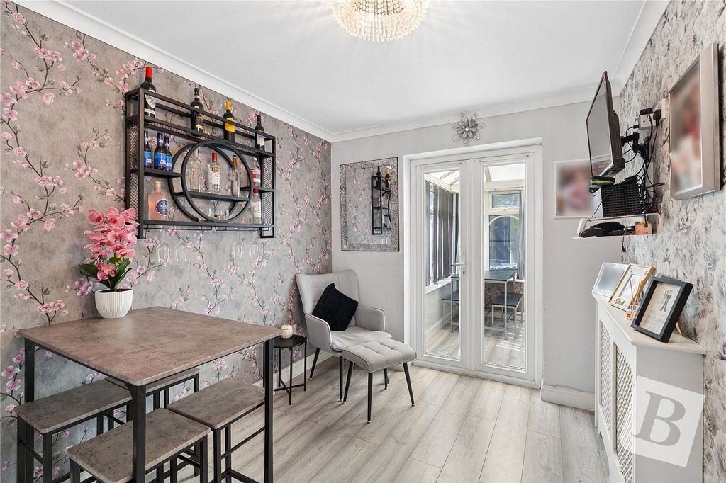 Property photo 3 of 19 Dining Room