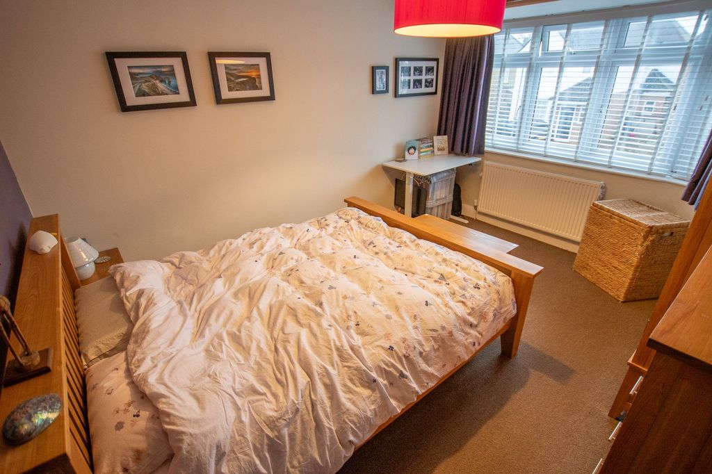 Additional image 17 of 3 bed semi-detached house for saleByrefield Road, Guildford GU2