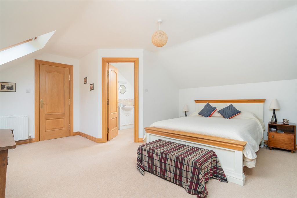 Property photo 3 of 26 28_Riverside_Drive-15 - Copy.Jpg