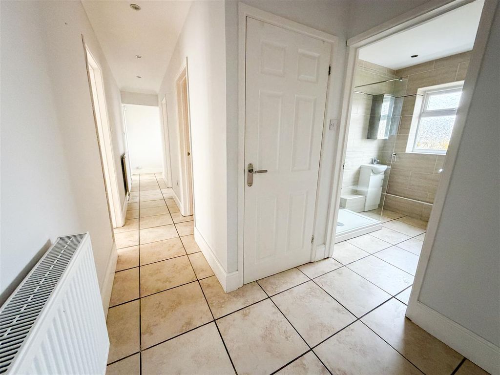 Property photo 2 of 26 Entrance Hallway