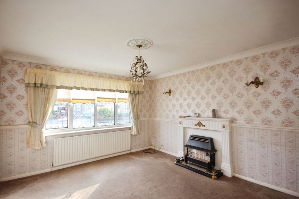 Property photo 2 of 12 Lounge