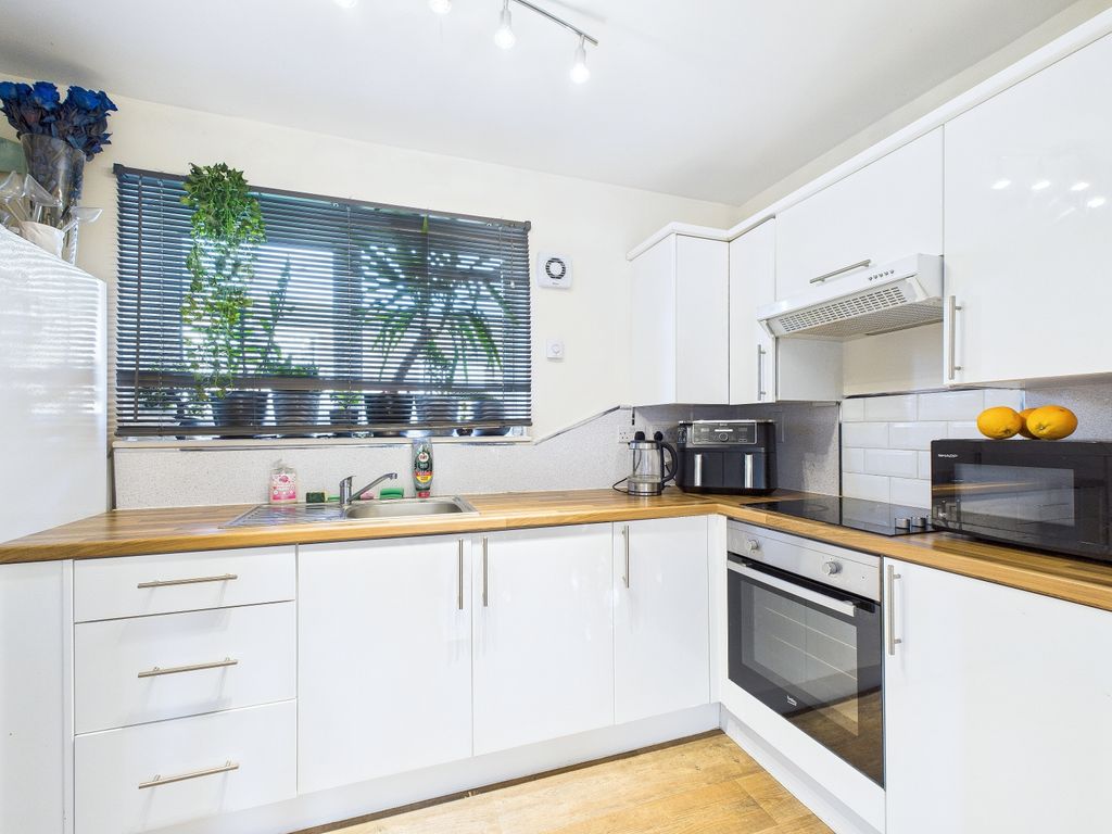 Property photo 2 of 8 Cam01909G0-Pr0432-Still002