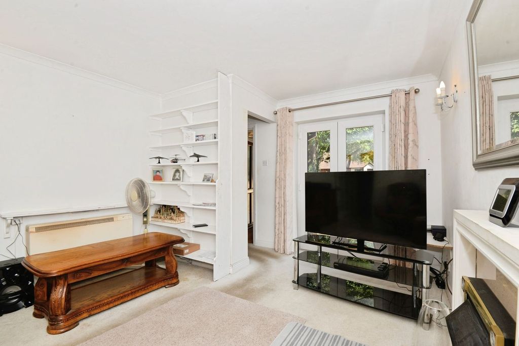 Property photo 3 of 13