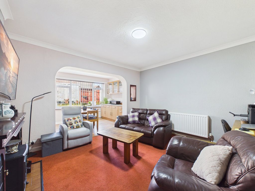Property photo 2 of 25