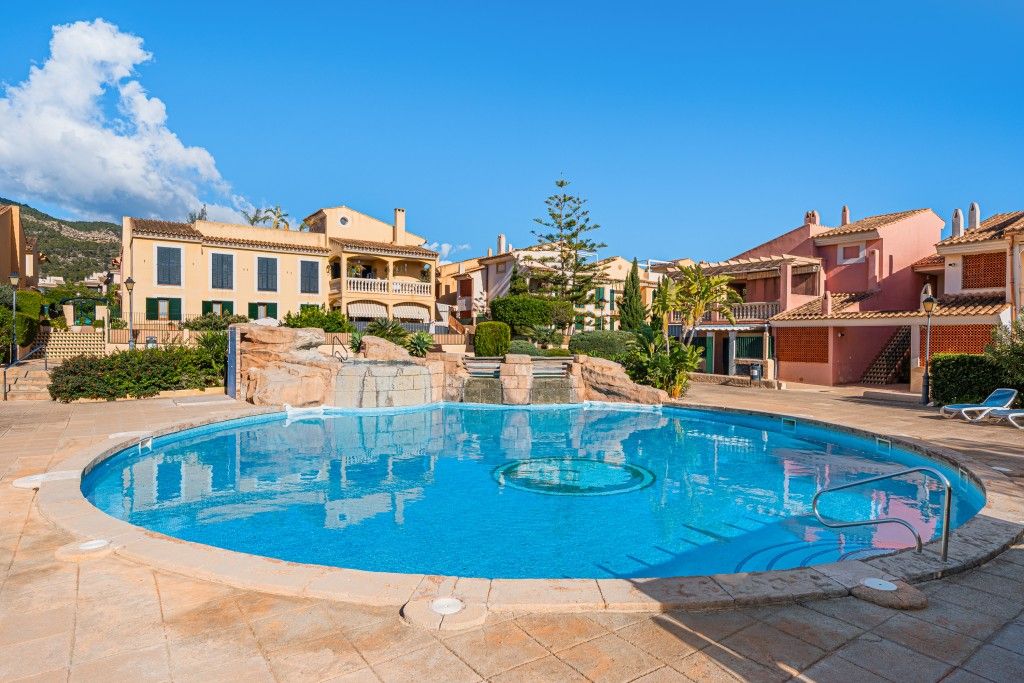 Property photo 1 of 19 Community Pool