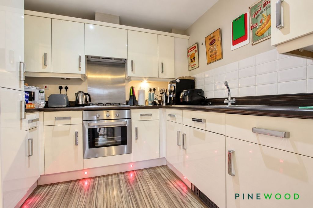 Property photo 2 of 18 Kitchen