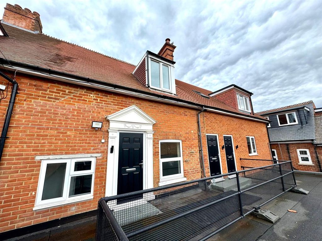 Property photo 1 of 9 External