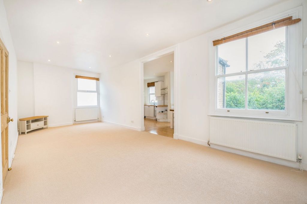 Property photo 2 of 8