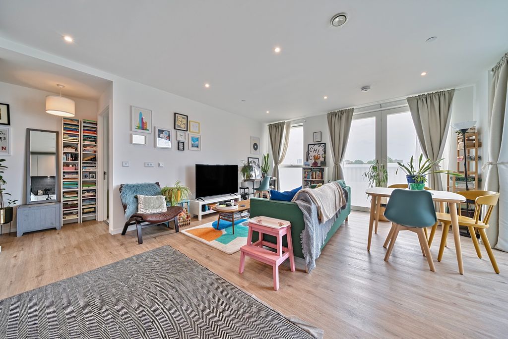 Property photo 1 of 13 4034381