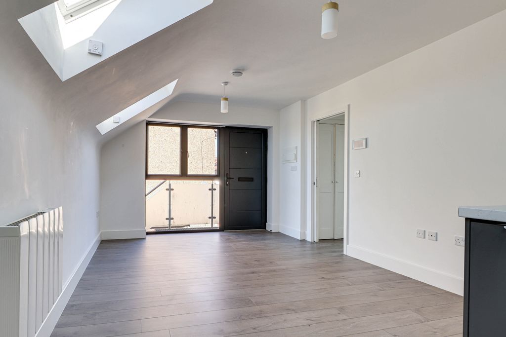 Property photo 3 of 11 2