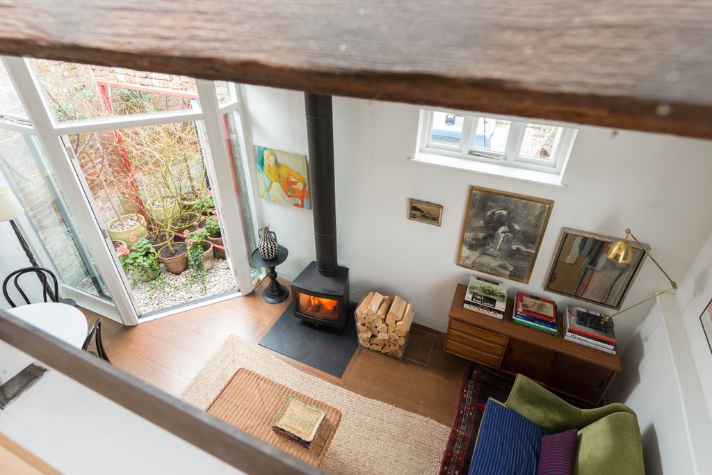 Property photo 2 of 16 Sitting Room