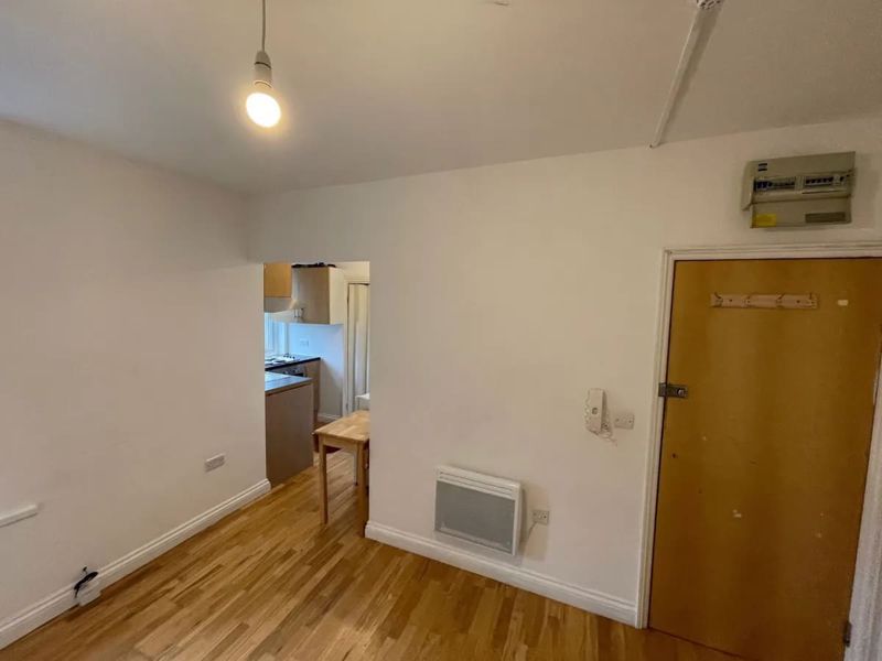 Property photo 2 of 6 Photo 6