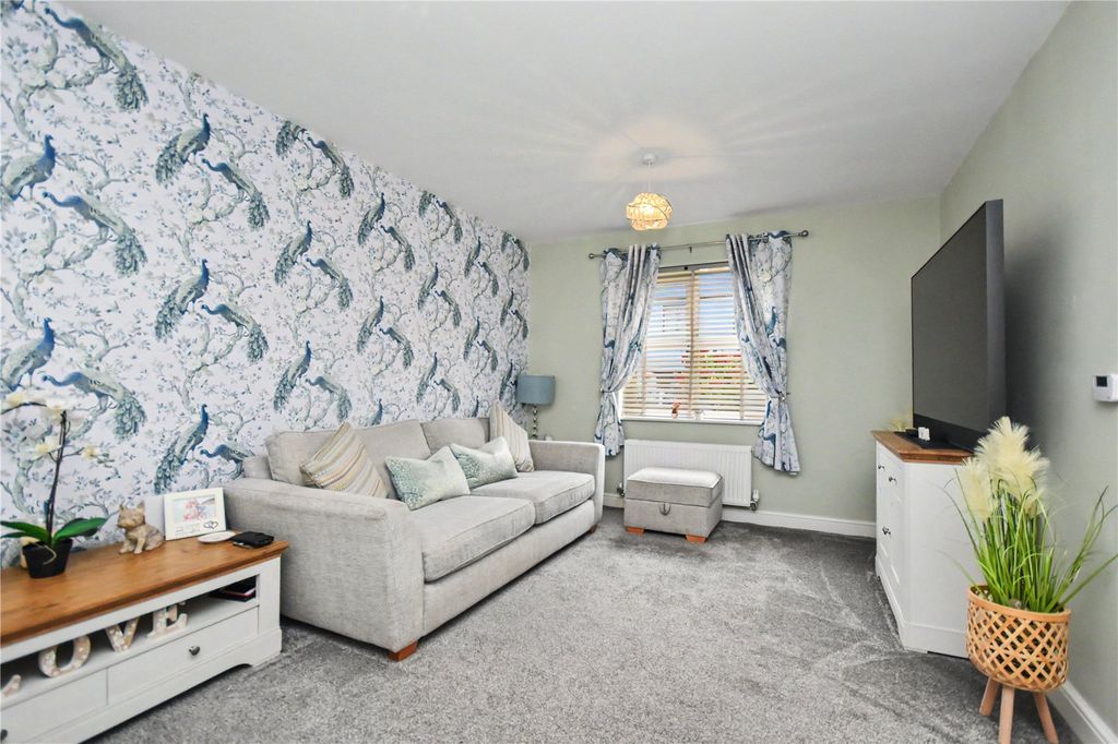 Property photo 2 of 17 Picture No. 11
