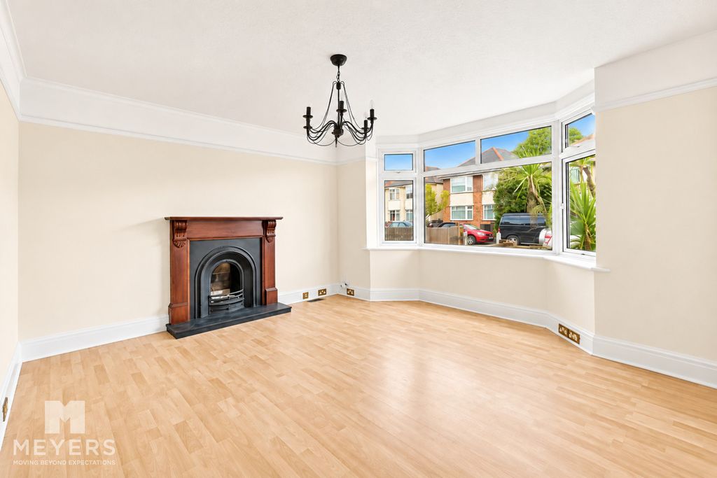 Property photo 3 of 28