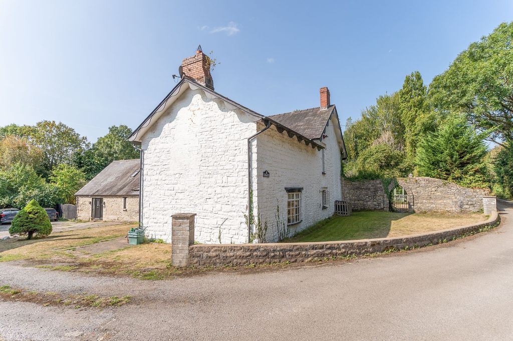 Property photo 2 of 31