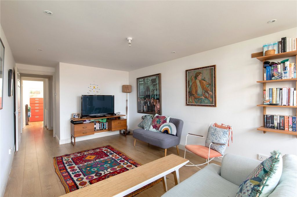 Property photo 3 of 14 Reception